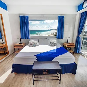 Paradise Beachfront & Nightlife Heart Appartement
